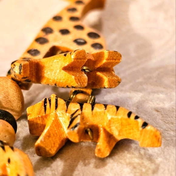 Vtg Handmade Carved Wood African Animal Brooch Pin P1P17 - Picture 8 of 9